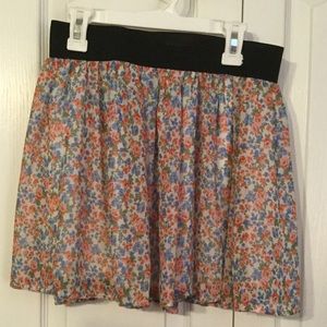 💥2 for $17💥 Floral mini skirt Forever 21